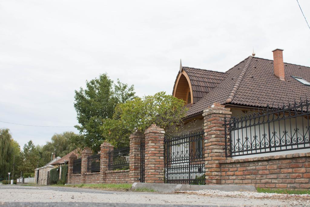 Villa Maximilian 巴拉顿凯赖斯图尔 外观 照片